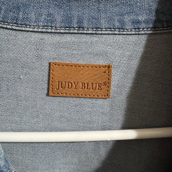 Judy Blue Blue and Tan Jean Jacket with Fringe Detail - Picture 3 of 5